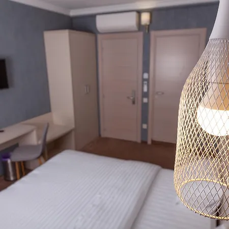 אורחן Benefit Boutique Hotel 4*