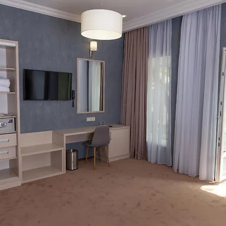 Benefit Boutique Hotel אורחן 4*