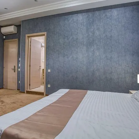Benefit Boutique Hotel אורחן